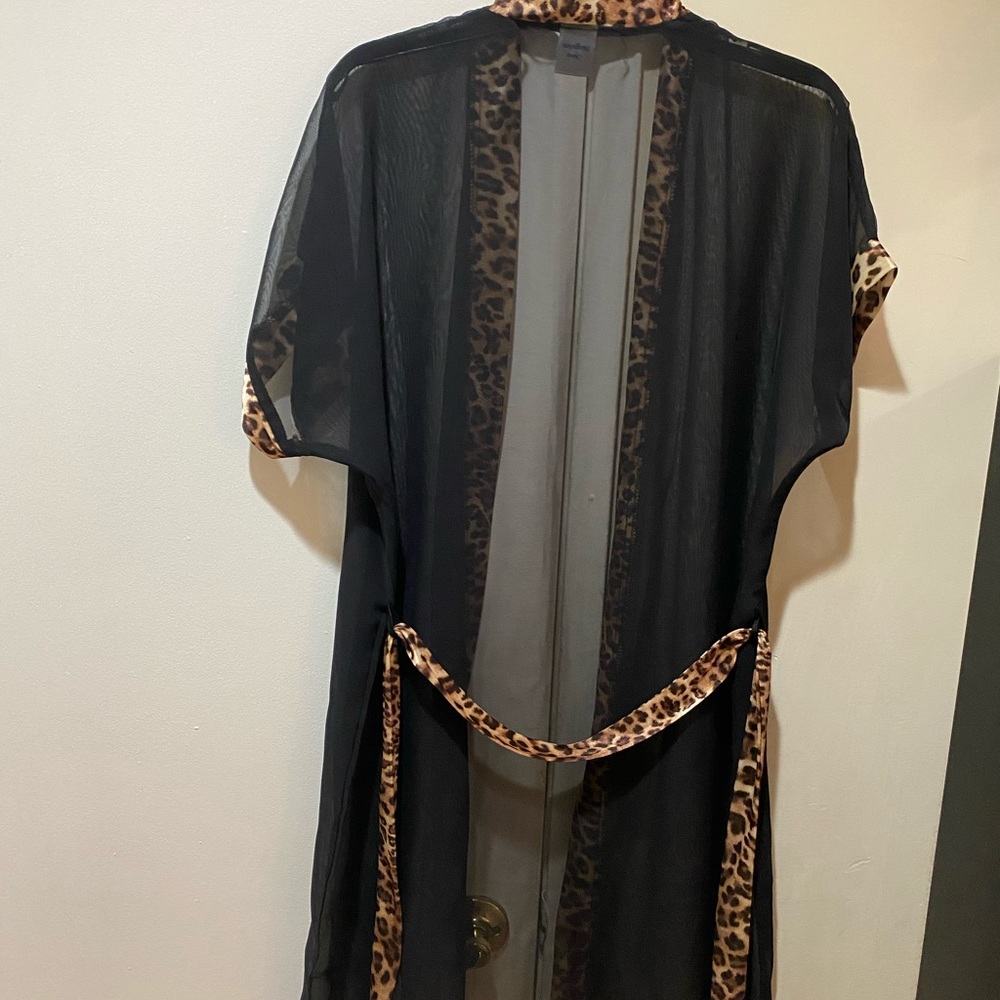 Animal Print Robe - Picture 2 of 7